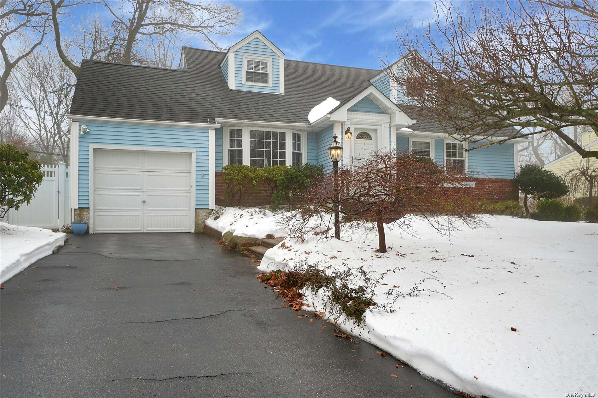 Property Photo:  22 Ellen Place  NY 11754 