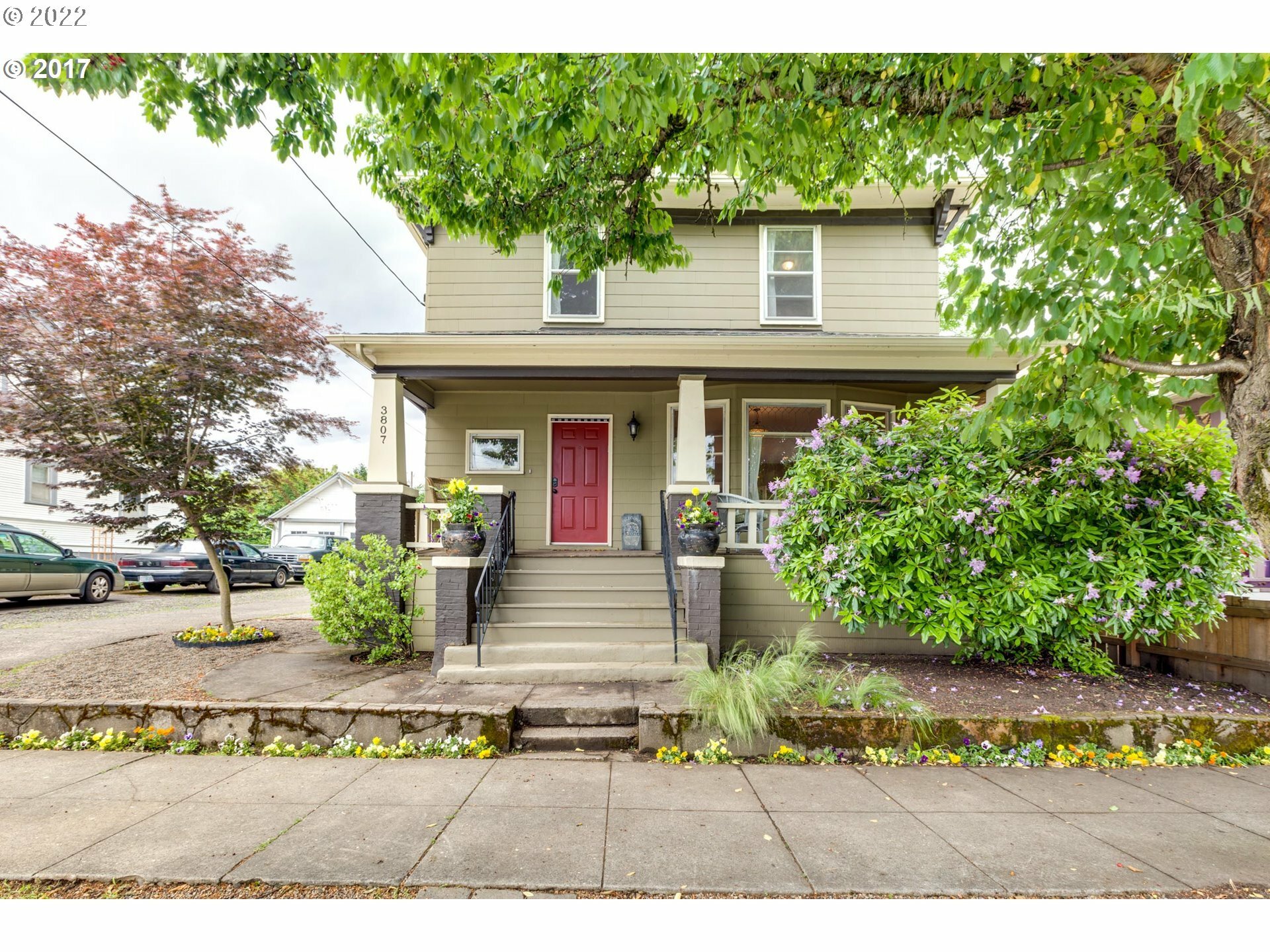 Property Photo: 3807 NE 13th Ave OR 97212
