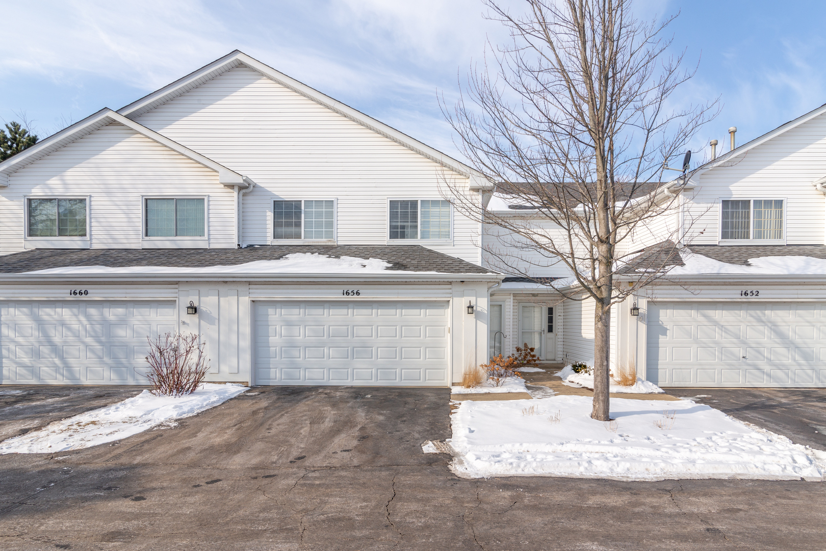 Property Photo: 1656 Abington Lane IL 60542