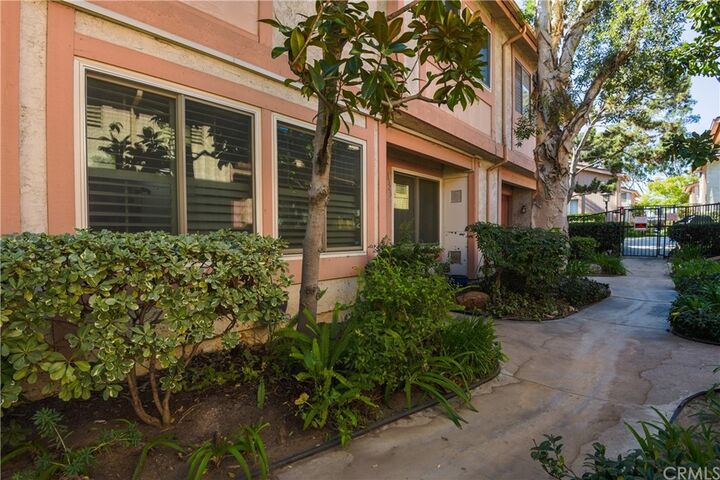 Property Photo:  3325 Pasadena Avenue 82  CA 90807 