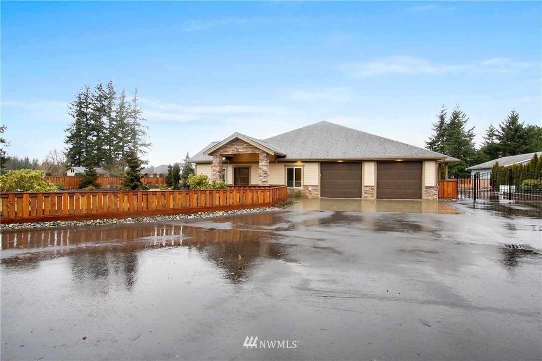 Property Photo:  1130 W Axton Place  WA 98248 