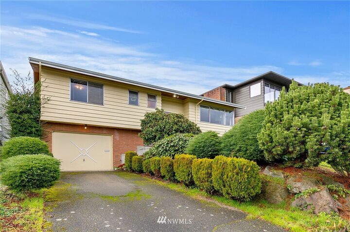 Property Photo:  1917 32nd Avenue S  WA 98144 