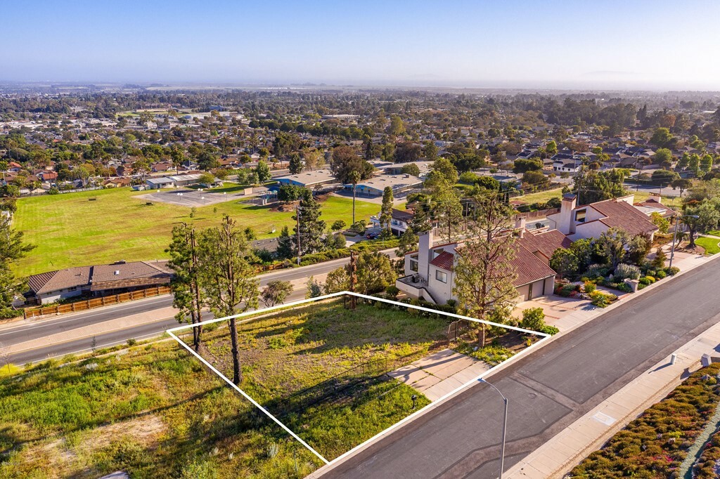 Property Photo:  6142 Cobblestone Drive  CA 93003 