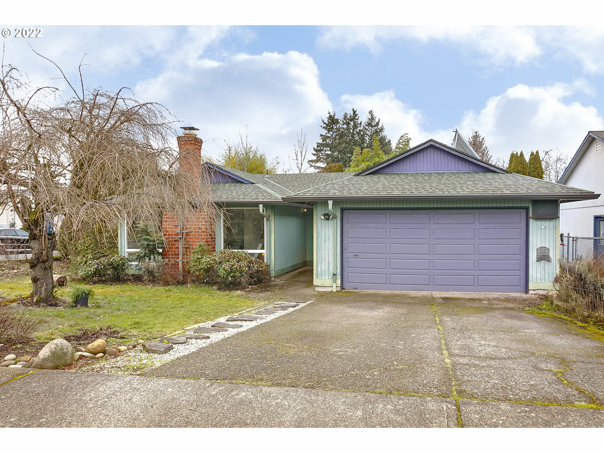 Property Photo:  1306 SE 127th Ave  OR 97233 