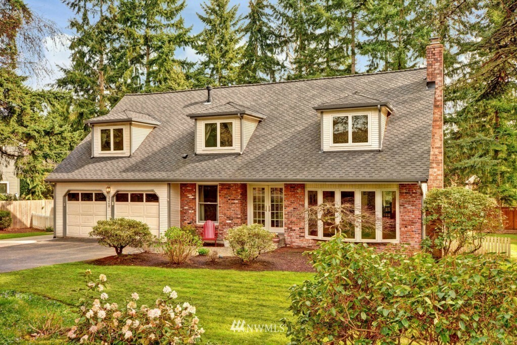 Property Photo:  2240 Evergreen Point Road  WA 98039 