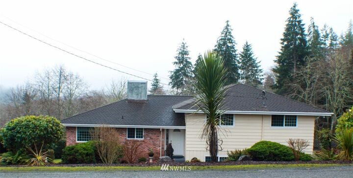 Property Photo:  825 Shamrock Drive  WA 98520 