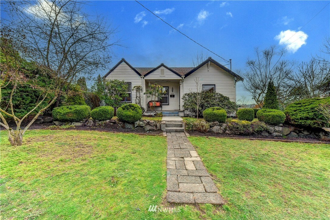 Property Photo: 5111 S. Frontenac St WA 98118