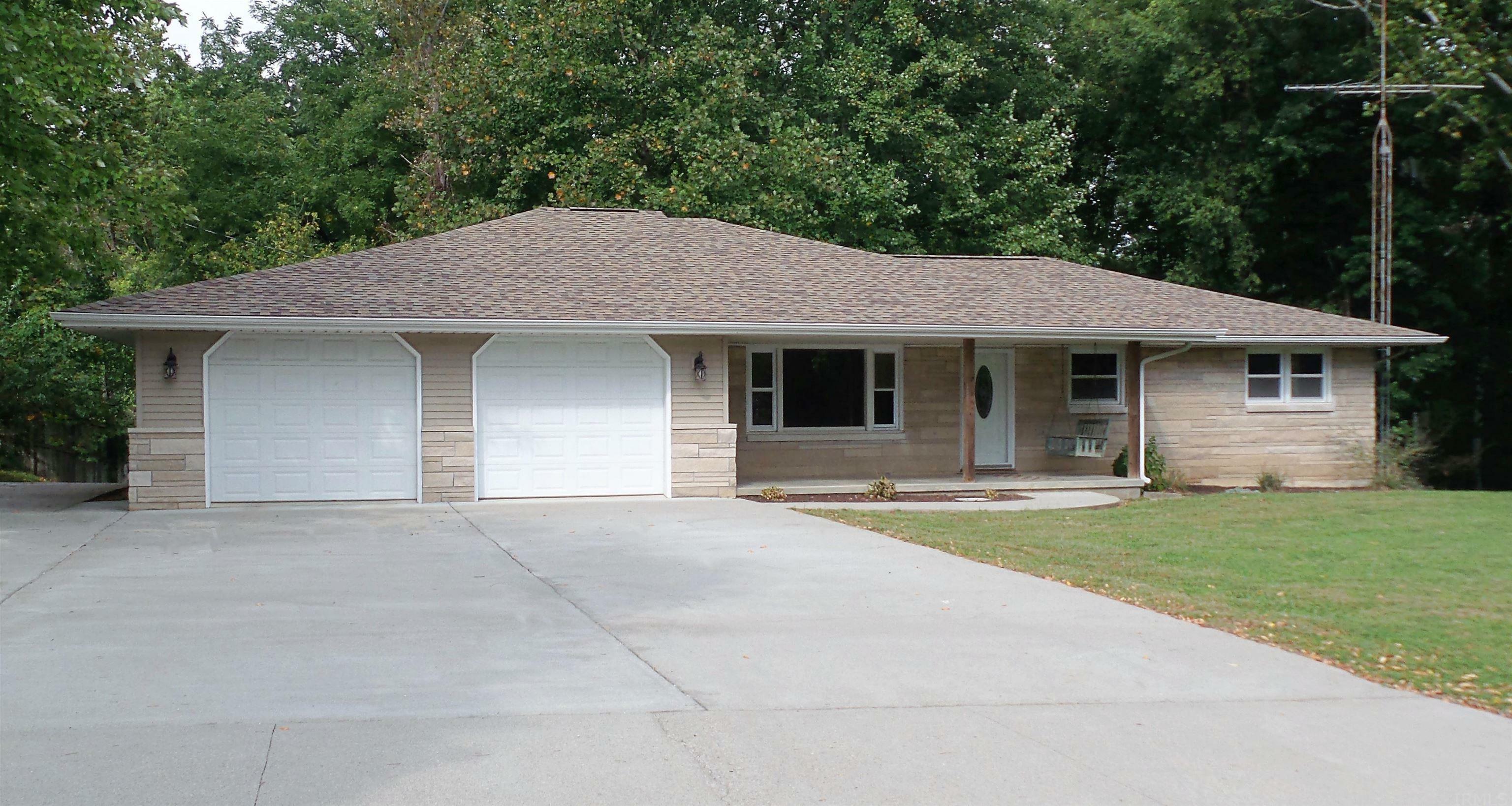 Property Photo: 766 E 200 N IN 47501