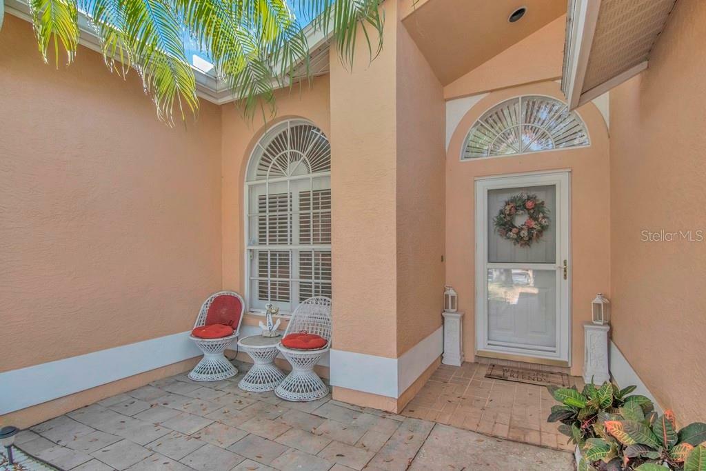 Property Photo:  8360 Wrens Way Pass  FL 33773 