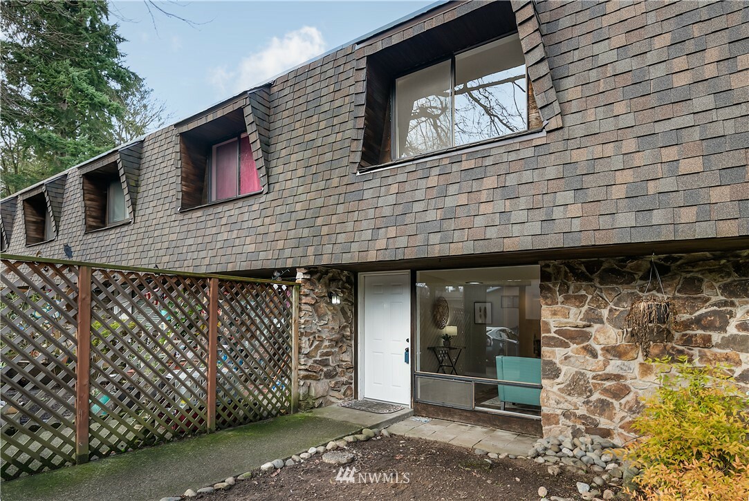 Property Photo: 20620 76th Avenue W J WA 98026