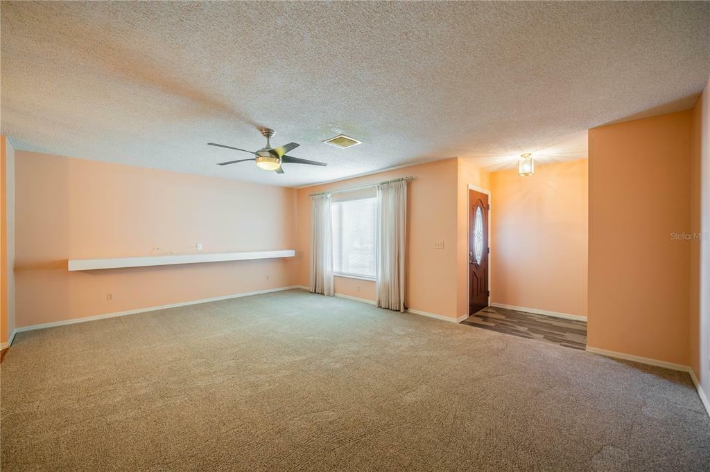 Property Photo: 312 Stroll Lane FL 33573