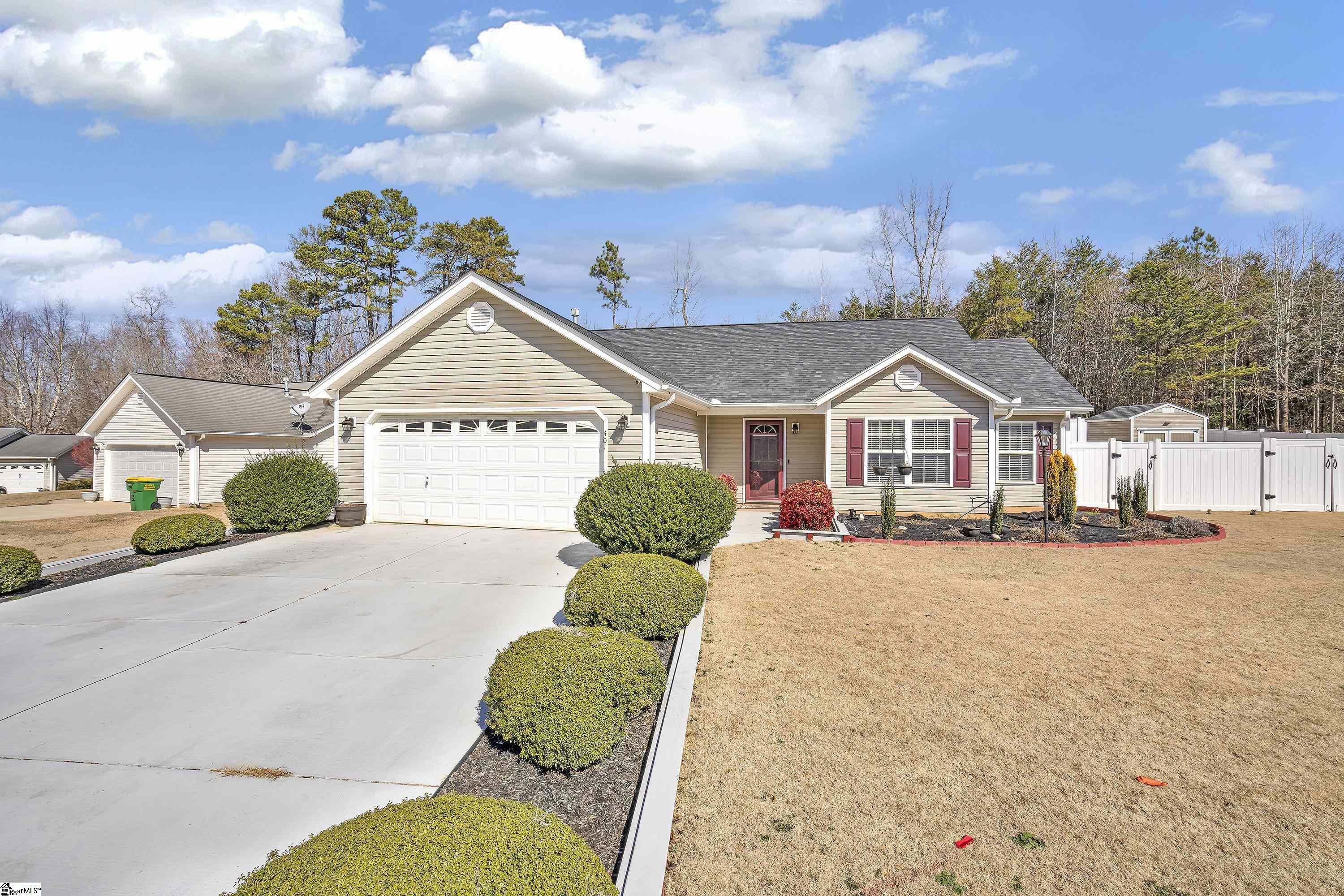 Property Photo:  401 Brenna Lane  SC 29673 