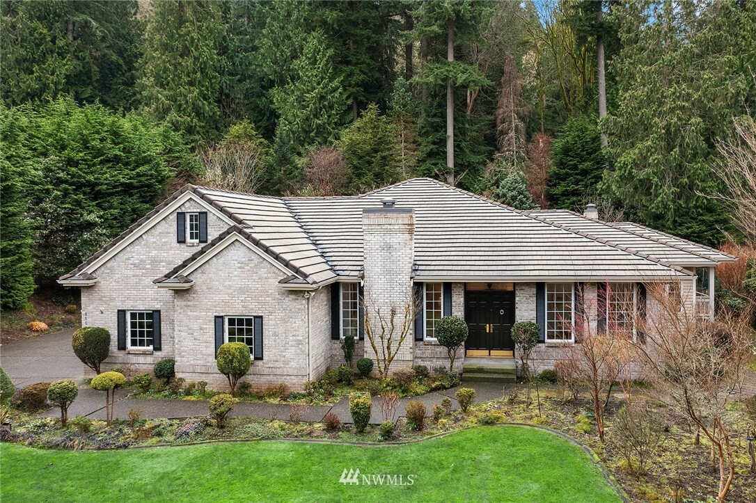 Property Photo:  8500 Frederick Place  WA 98026 