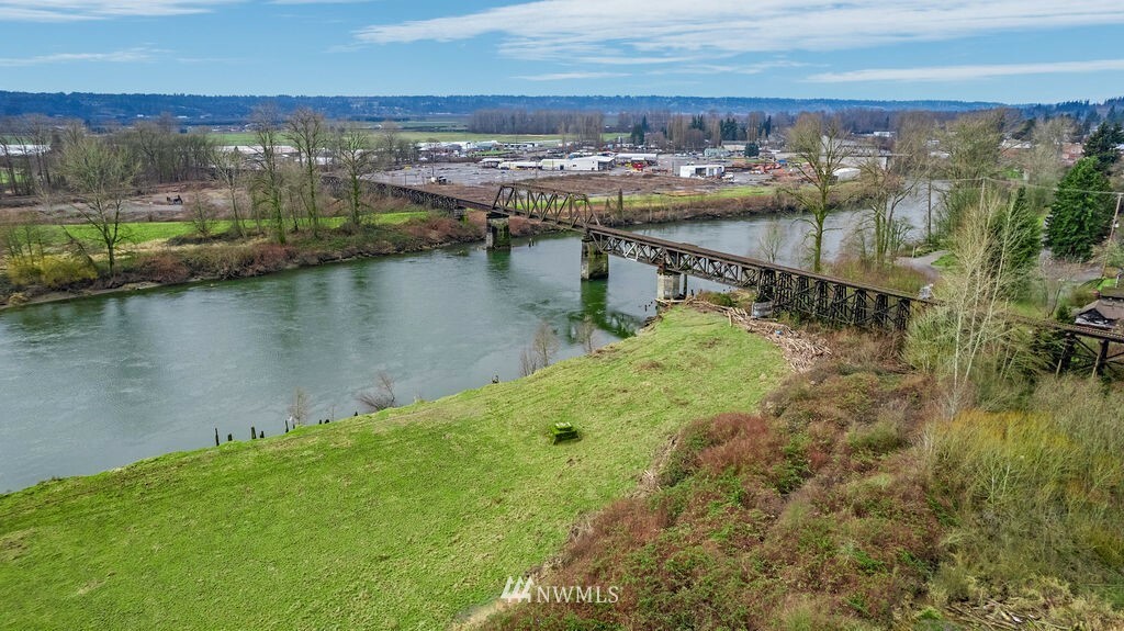 Property Photo:  509 1st Street 204  WA 98290 