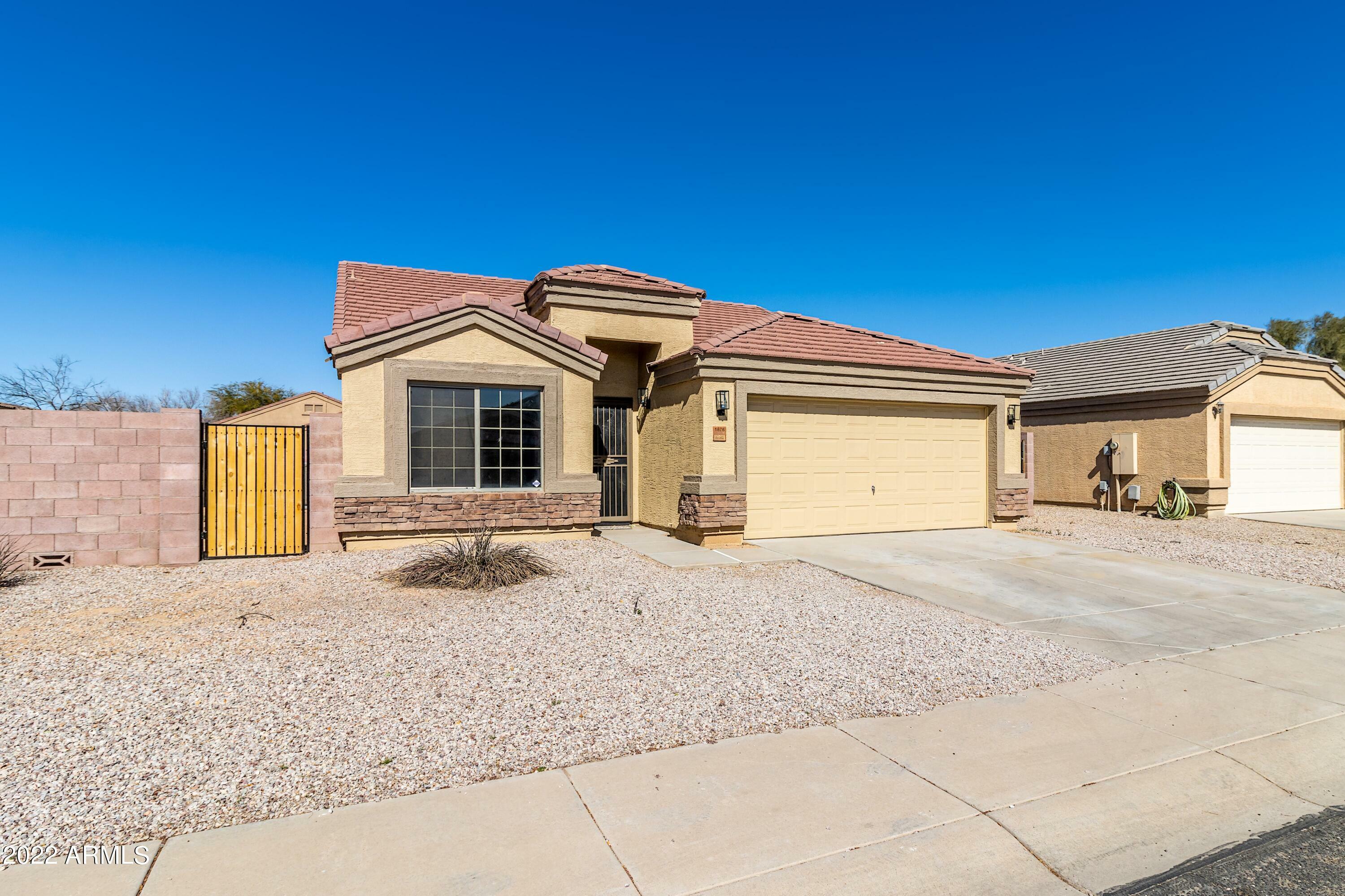 Property Photo: 1676 E Cardinal Drive AZ 85122