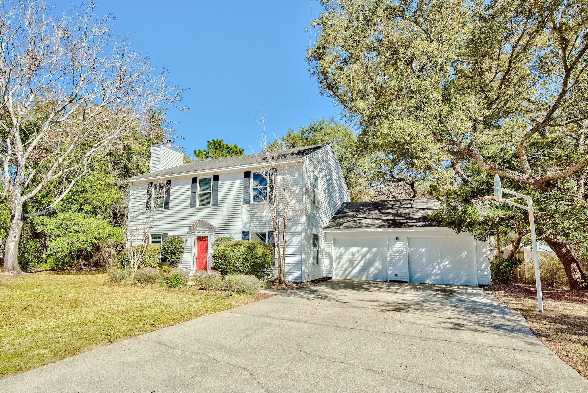 Property Photo:  401 Greenwood Way  FL 32578 