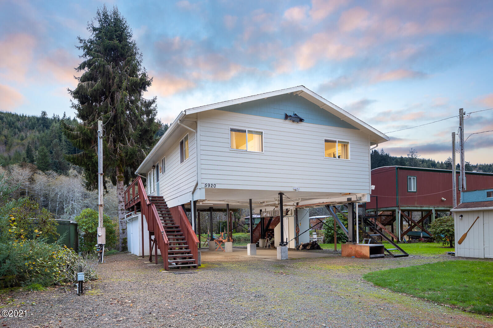 Property Photo: 5920 S River Loop OR 97367