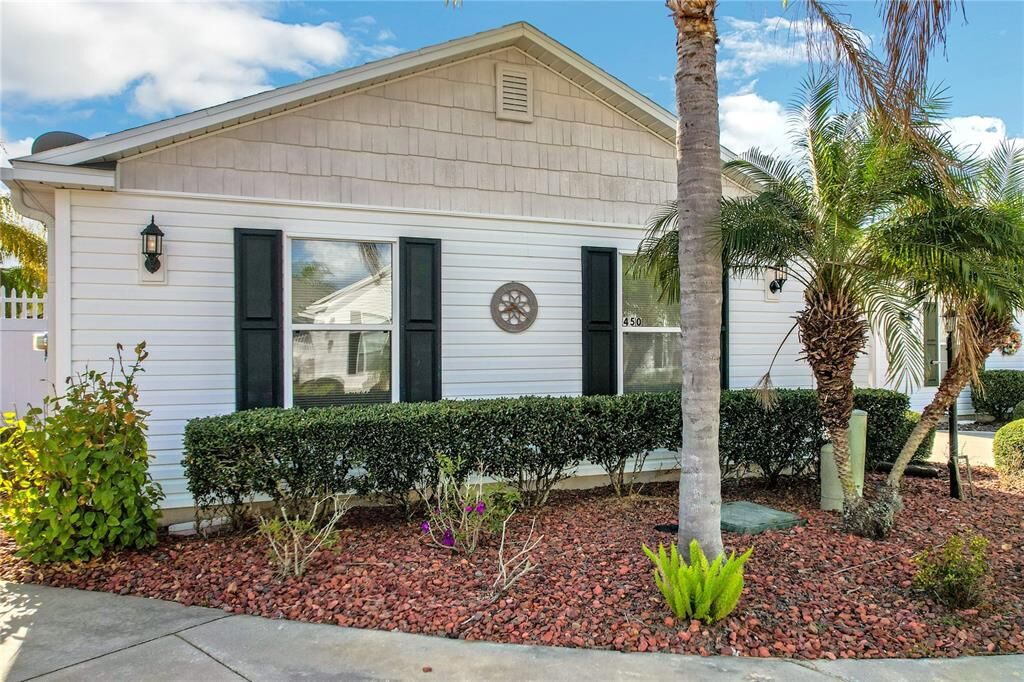 Property Photo: 450 Grovewood Place FL 32162
