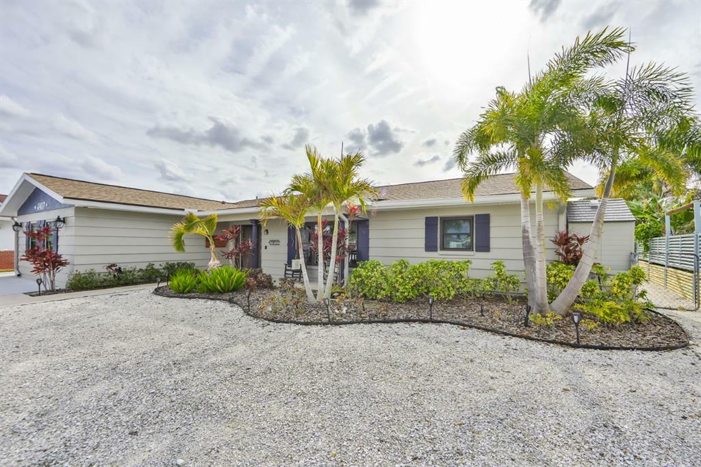 Property Photo:  6407 Lake Sunrise Drive  FL 33572 