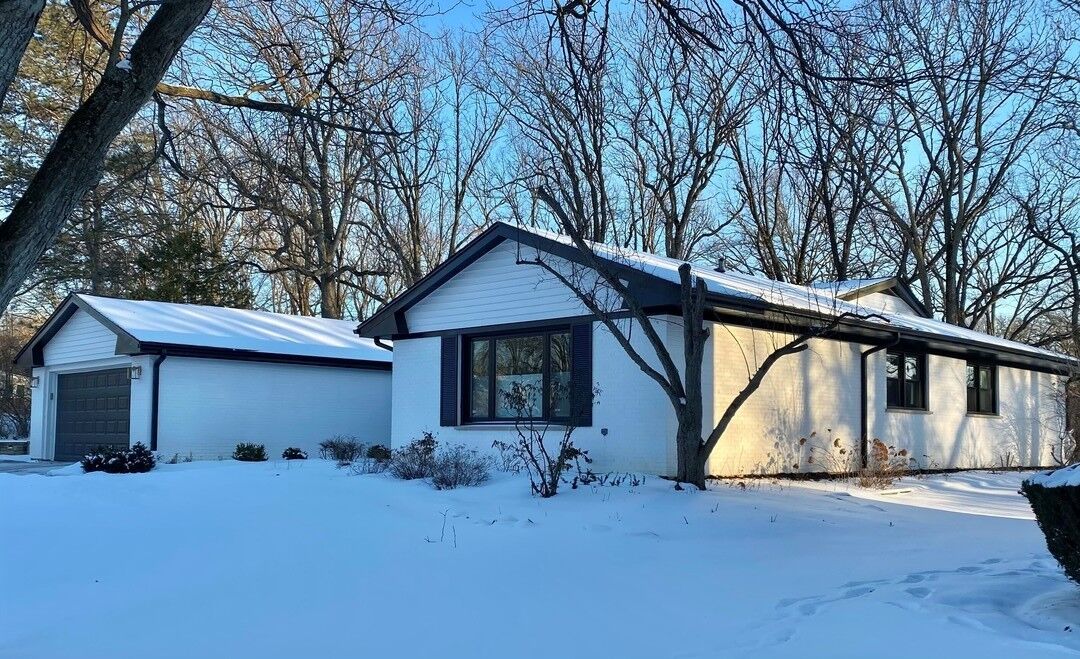 Property Photo:  5 Buckingham Place  IL 60069 