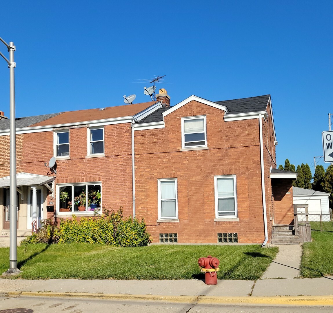 Property Photo: 7200 W Balmoral Avenue IL 60656
