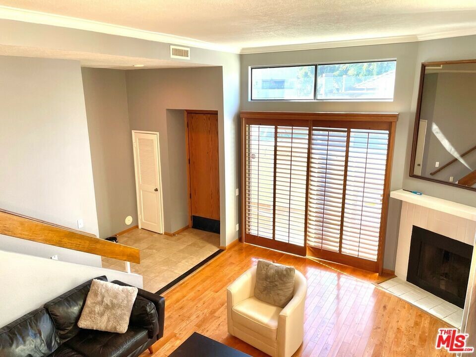 Property Photo:  1002 W Riverside Drive 27  CA 91506 