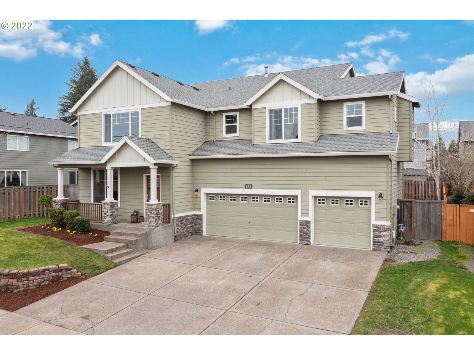 Property Photo:  9315 SW Sattler St  OR 97224 