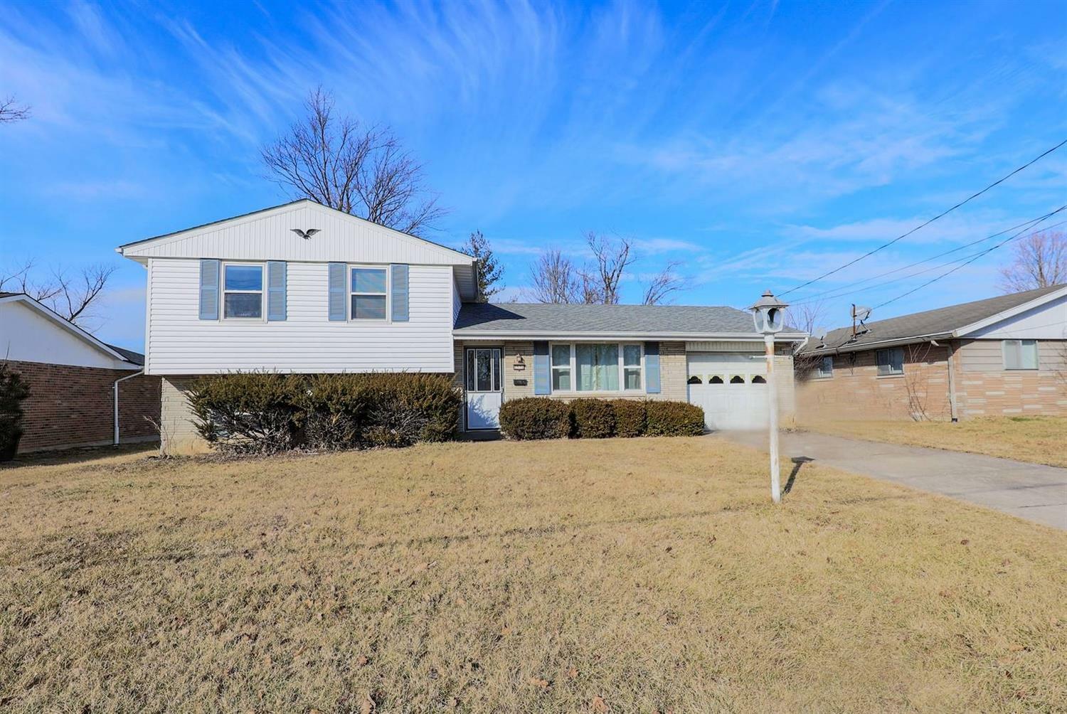 Property Photo:  2576 Highwood Ln  OH 45239 