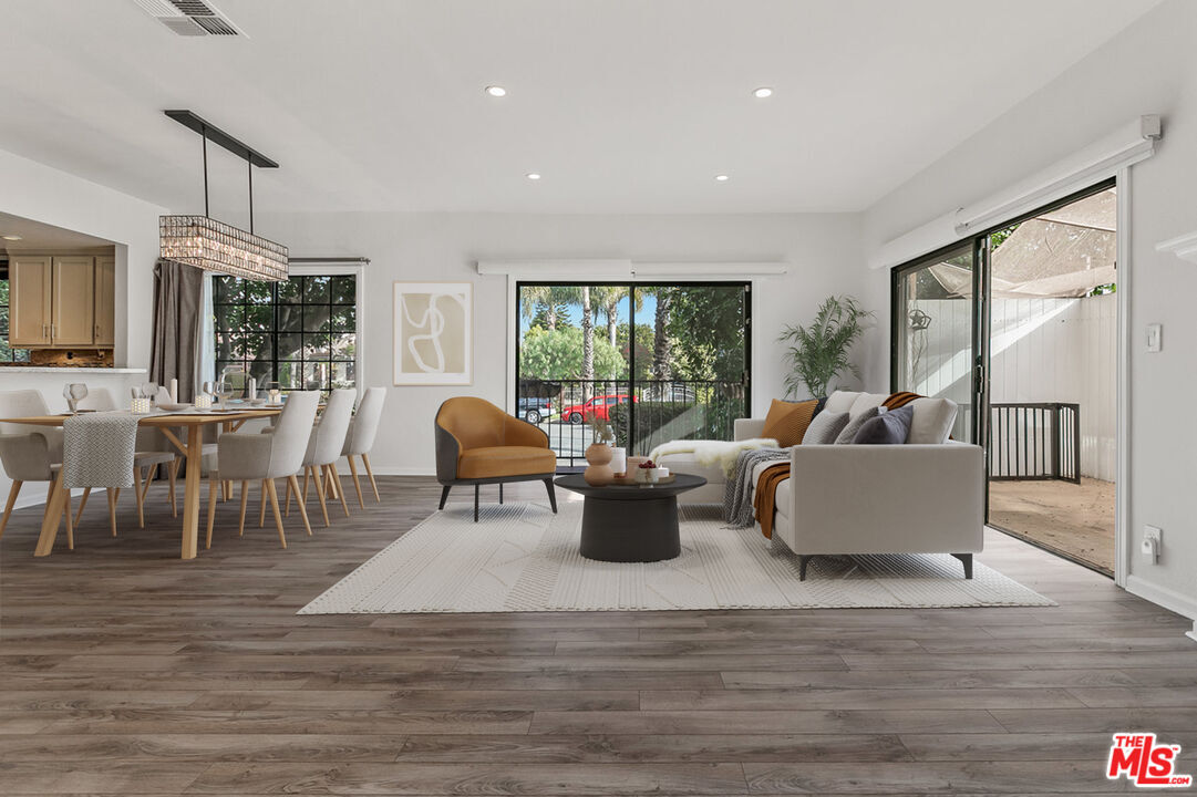 Property Photo:  1434   19th St 101  CA 90404 