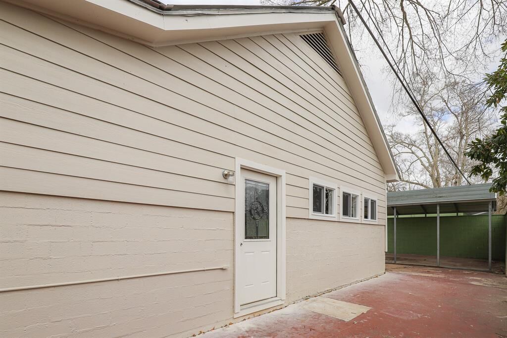 Property Photo: 504 Texas Street TX 77575