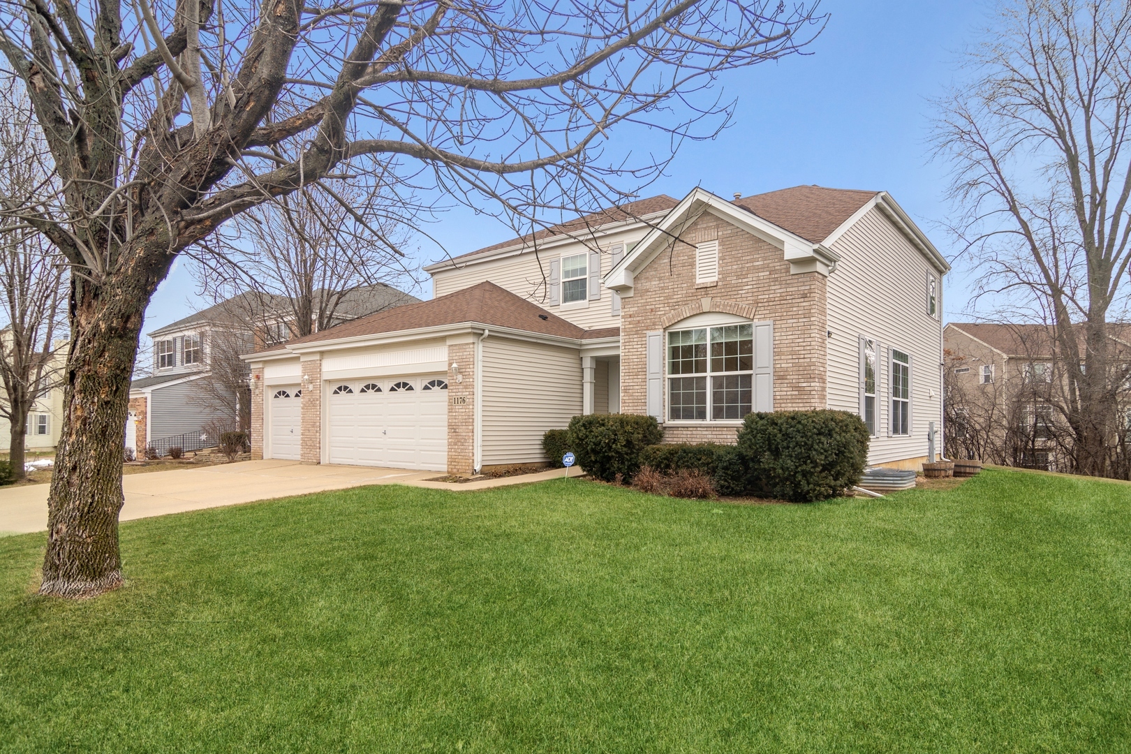 Property Photo:  1176 Bloomfield Drive  IL 60107 