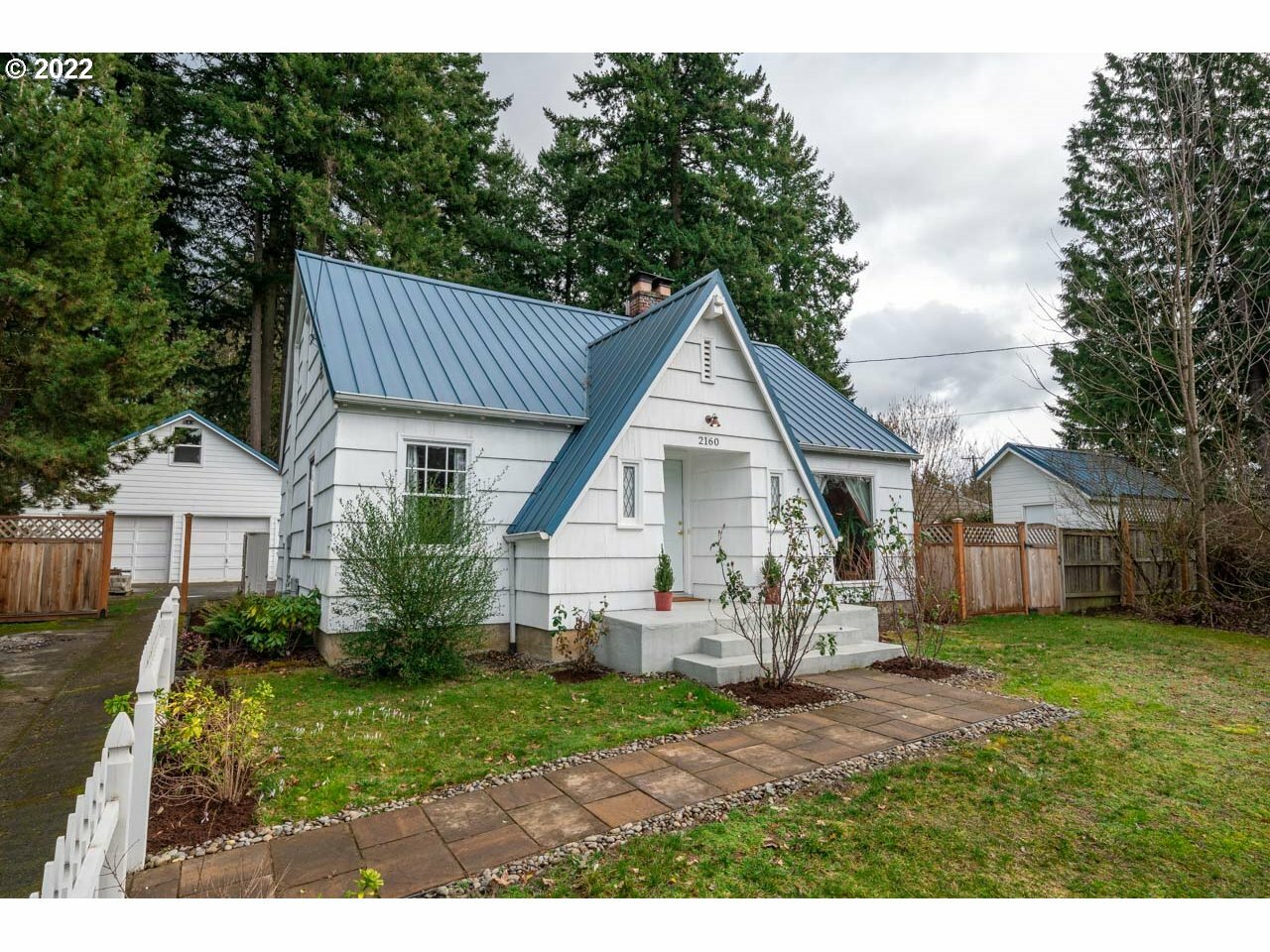 Property Photo:  2160 SW 79th Ave  OR 97225 
