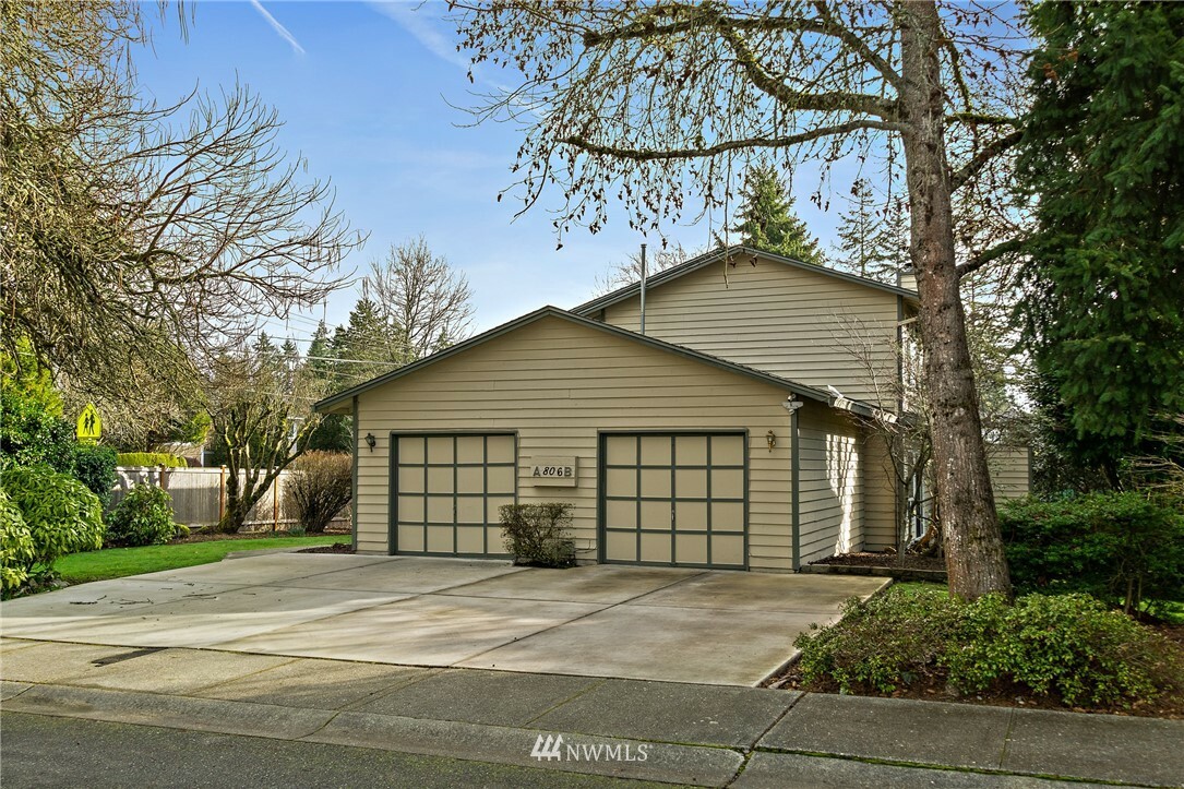 Property Photo:  806 142nd Place SE A  WA 98007 