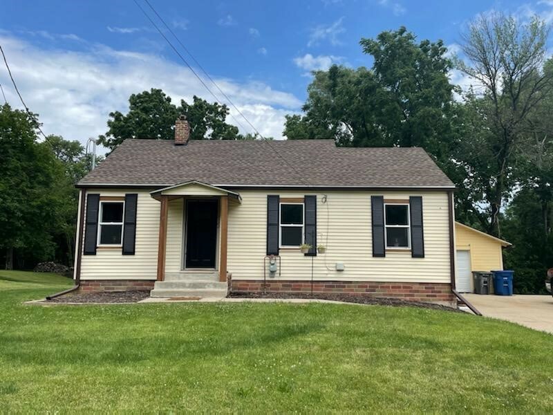 Property Photo:  3122 E Shawnee Avenue  IA 50317 