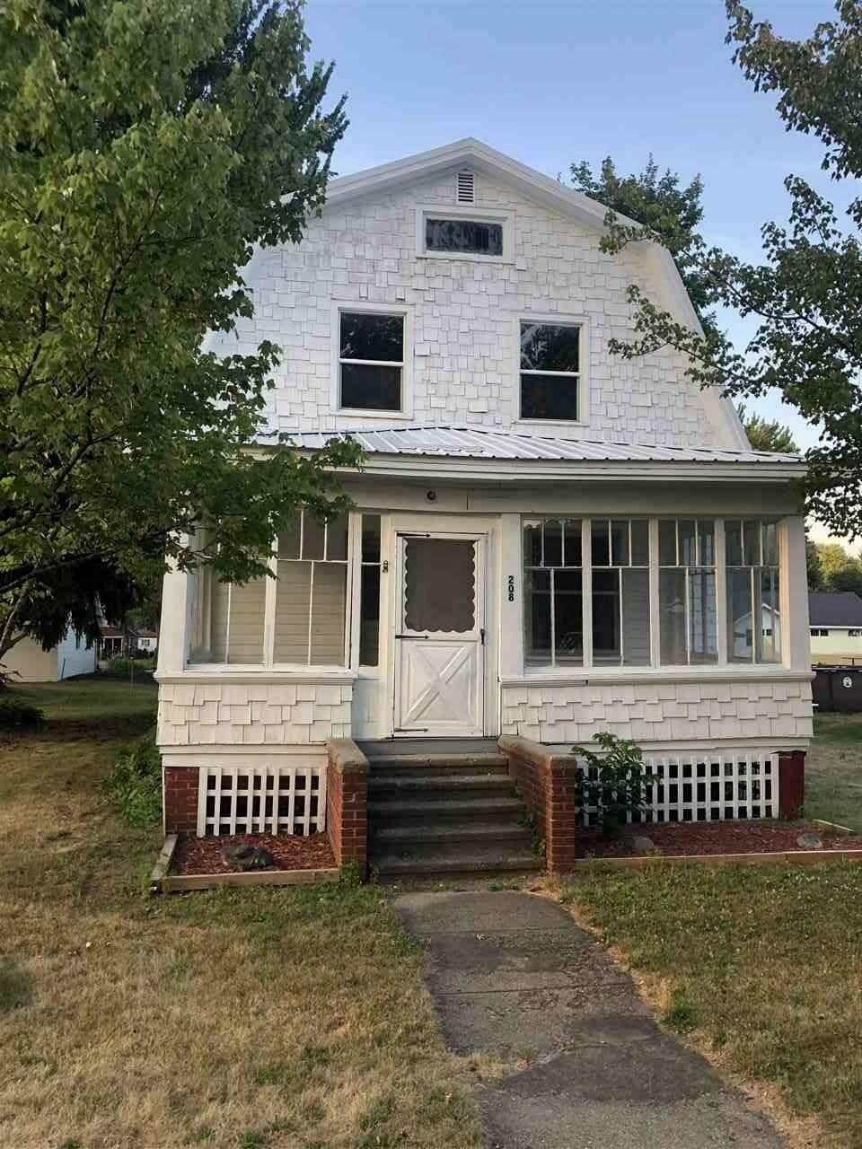 Property Photo:  208 W Washington  MI 48618 