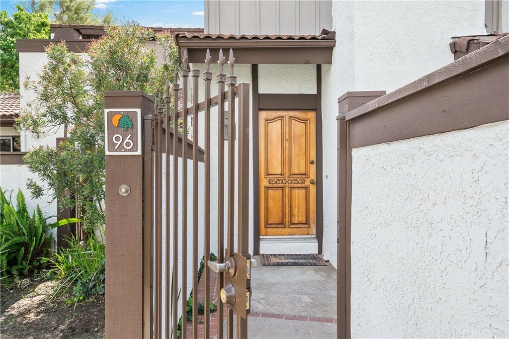 Property Photo:  21545 Erwin Street 96  CA 91367 