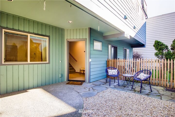 Property Photo:  6024 Fauntleroy (Back Row) Way SW A  WA 98136 