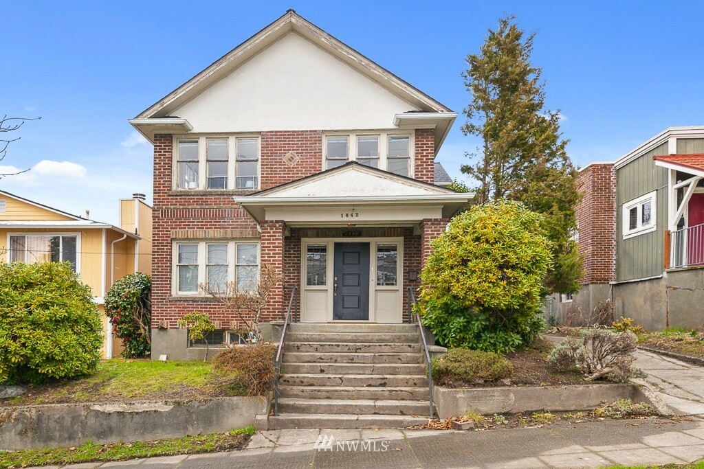 Property Photo:  1642 S Weller Street  WA 98144 