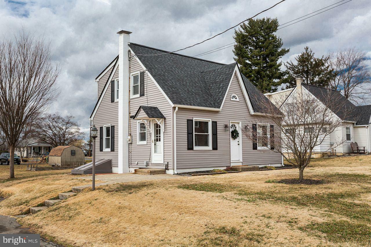 Property Photo:  18 Pleasant View Avenue  PA 17584 