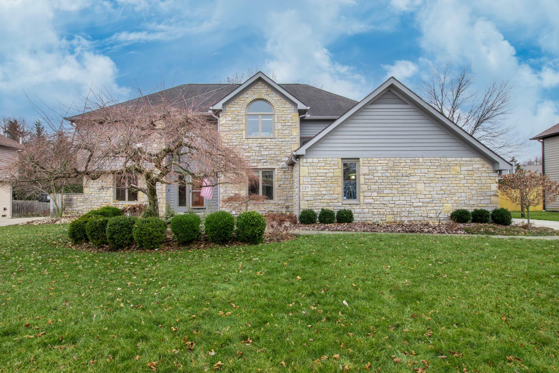 Property Photo:  239 Crossing Creek N  OH 43230 