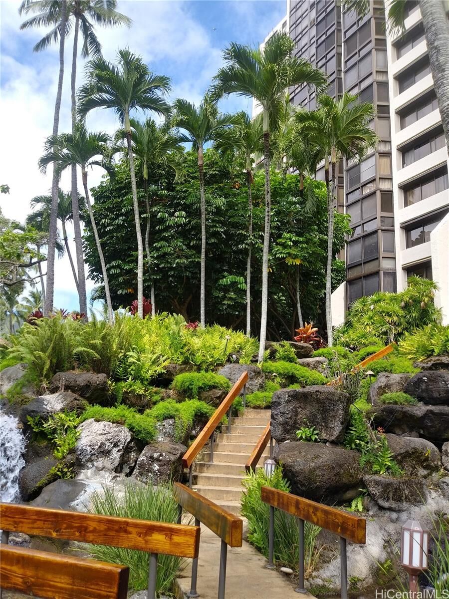 Property Photo: 521 Hahaione Street 2/8H HI 96825
