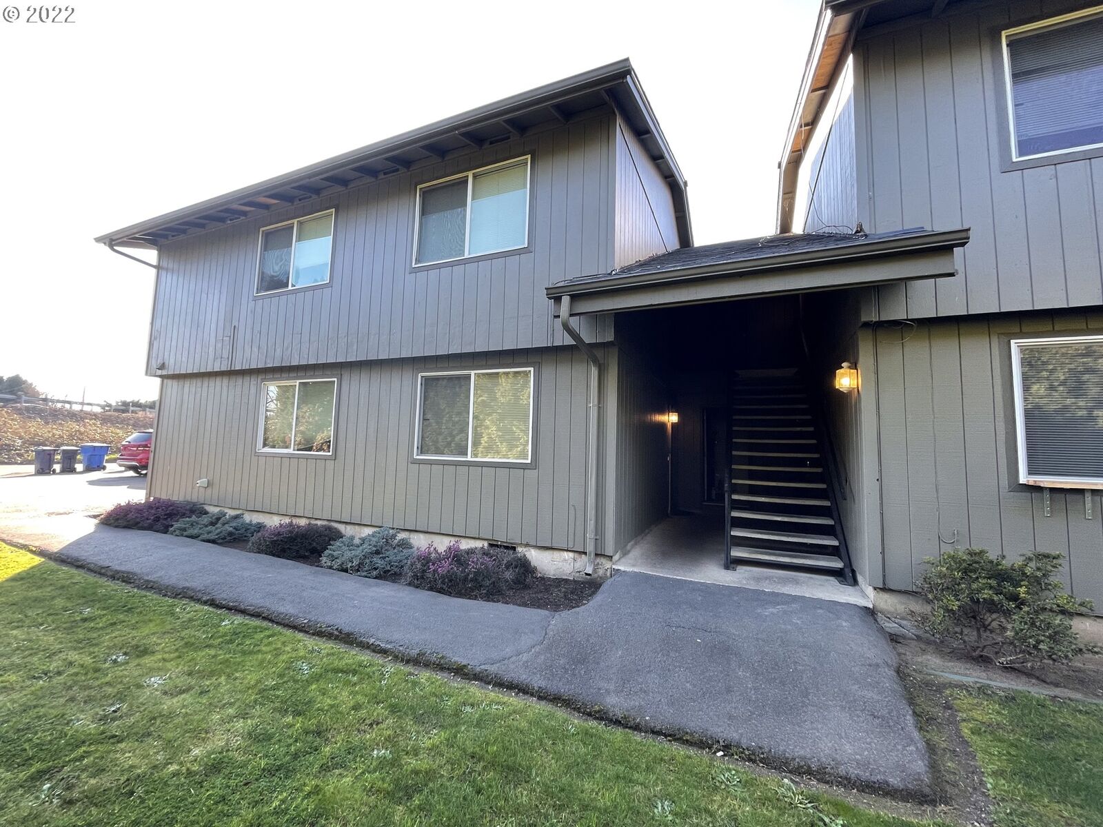 Property Photo:  1715 SE 9th Ave  WA 98607 