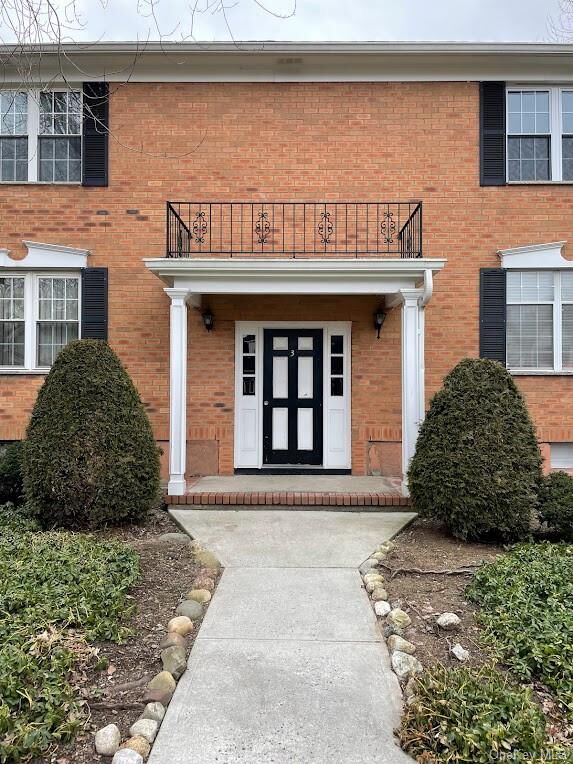 Property Photo: 3 Somerset Drive 10M NY 10901