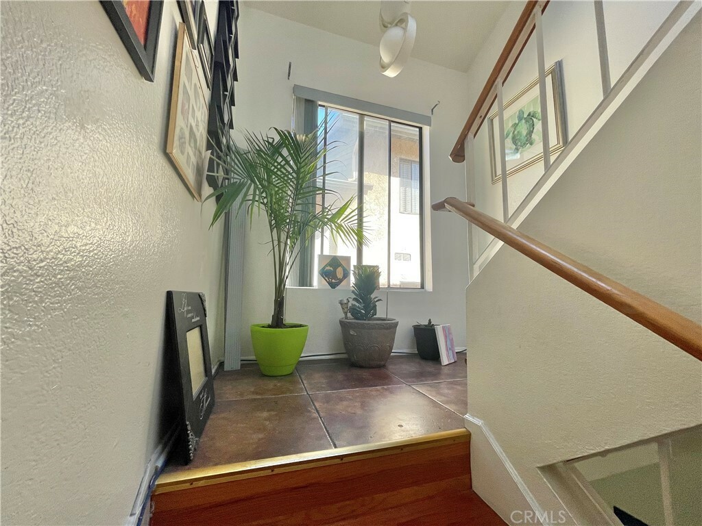 Property Photo:  120 W 223rd Street 10  CA 90745 