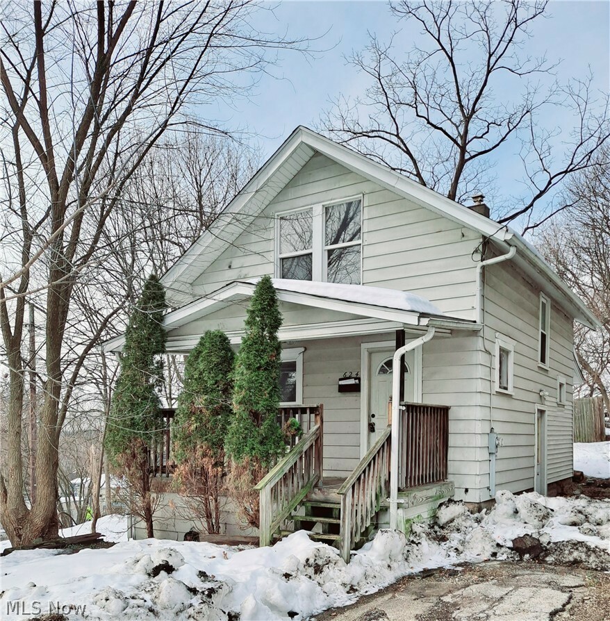 Property Photo: 624 Garfield Street OH 44310