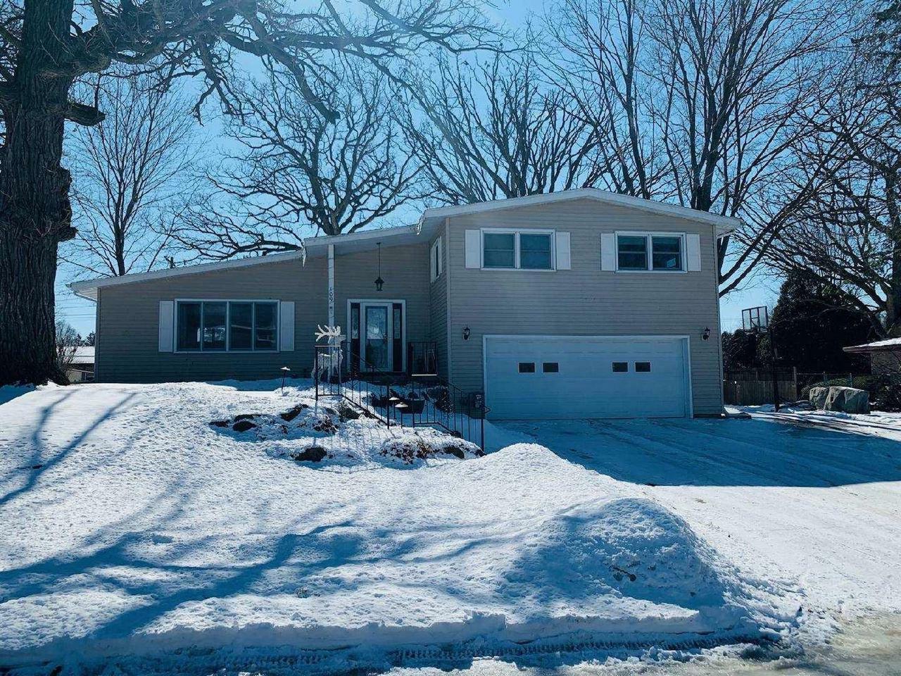 Property Photo:  109 West Macarthur St  WI 53590 