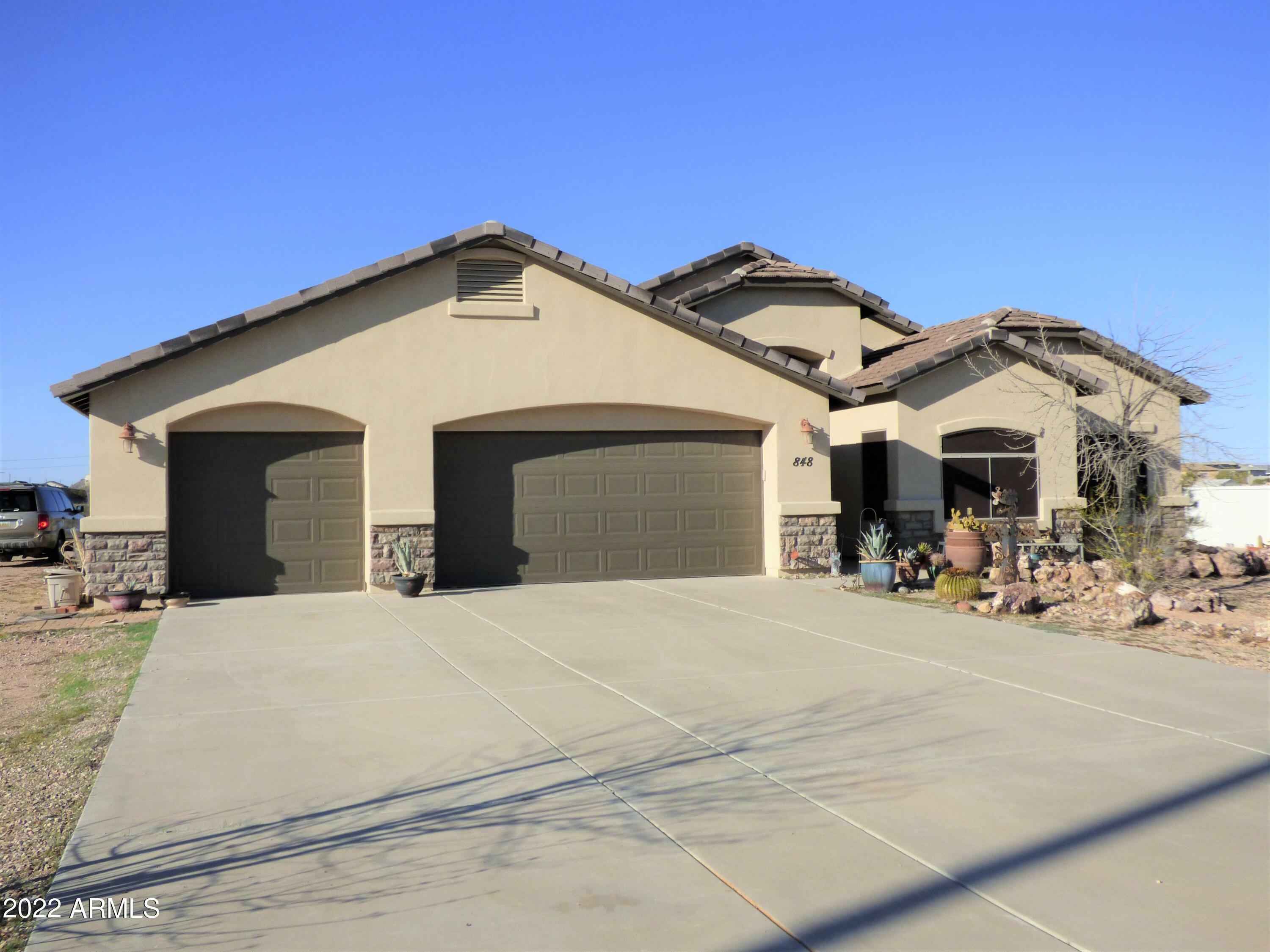 Property Photo:  848 W Ryan Way  AZ 85143 