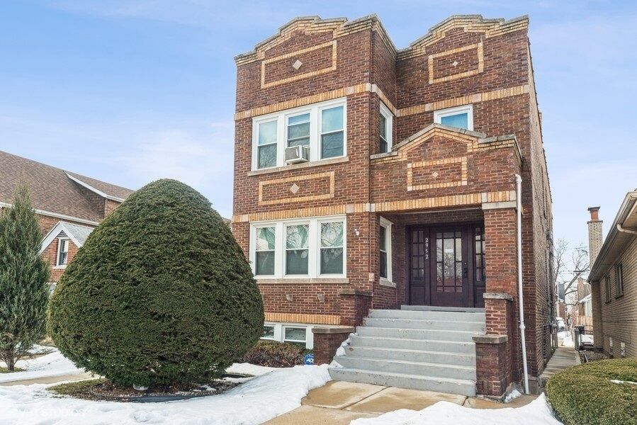 Property Photo:  2952 N Nagle Avenue  IL 60634 