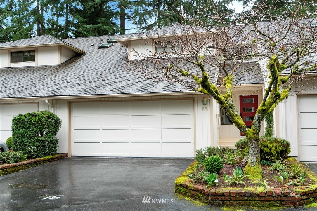 Property Photo:  1805 Village Green Drive  WA 98012 