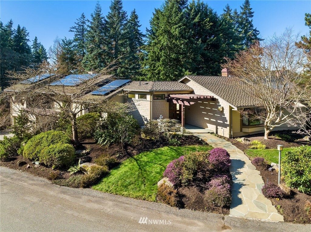 Property Photo: 7815 85th Place SE WA 98040